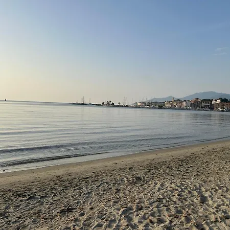 Apartament T3 A 100m De La Plage, Au Calme, Climatise, Wifi, Saint-florent *